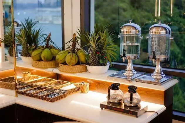 Vincent Halong Hotel - Yerinde Yemek