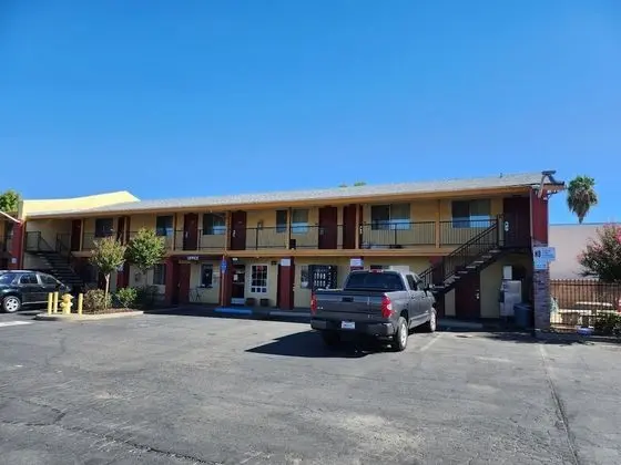 Vince's Motel Inc. - Dış Mekan