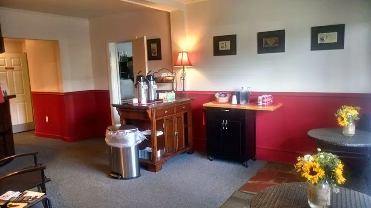 Vinehurst Inn And Suites - Lobi