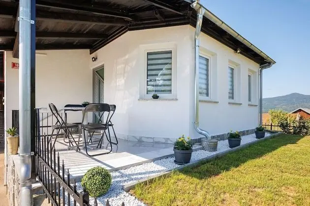 Vineyard cottage Izvir Lahinje