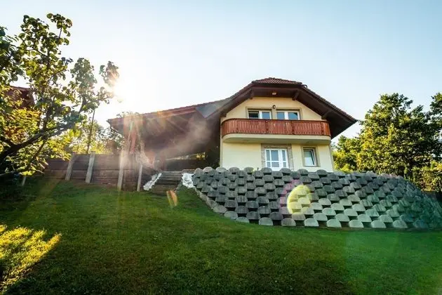 Vineyard cottage Na hribu