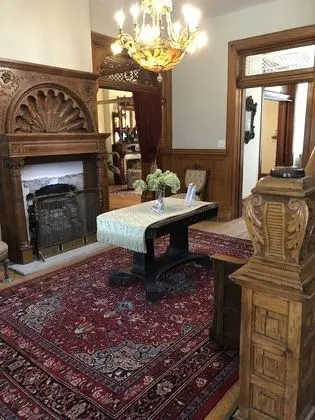 Vineyard Mansion & Carriage House Bed & Breakfast - Lobi