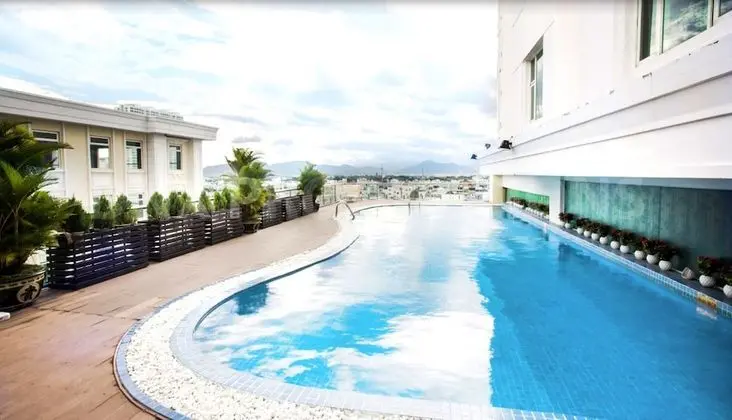 Vinh Trung Plaza Apartments - Hotel - Havuz