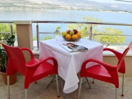 Vini - Direct by the sea and Free Parking - A5 - Öne Çıkan Resim