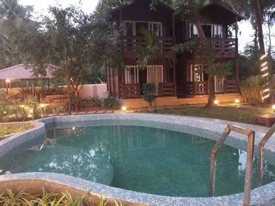 Vinnca Woodvillas Beachfront Resort - Havuz