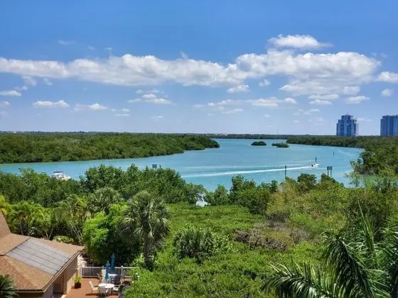 Vinncent s Sea Isles Condo - Oda