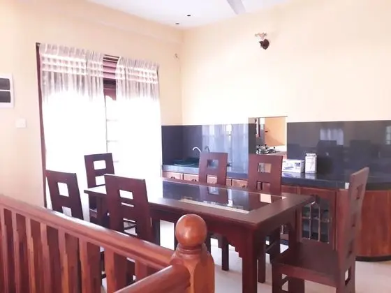 Vinses Villa in Hikkaduwa - Yerinde Yemek