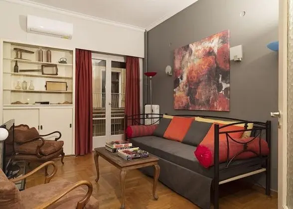 Vintage Apartment next to Acropolis Museum