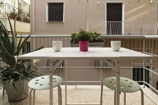 Vintage Apartment next to Acropolis Museum
