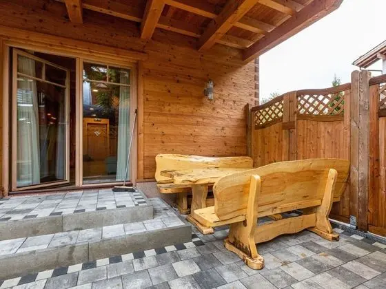 Vintage Chalet with Sauna & Hot Tub in Kaprun - Lobi