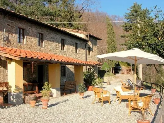 Vintage Cottage in Pescia with Hot Tub