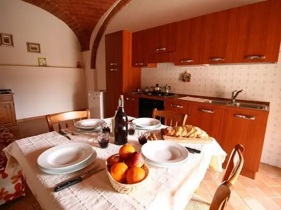 Vintage Farmhouse in Asciano With Pool - Yerinde Yemek