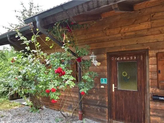 Vintage Holiday Home in Grafenried With Garden - Dış Mekan