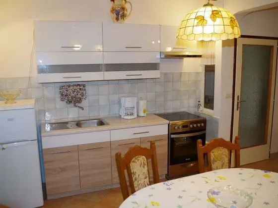 Vintage Holiday Home in Rakalj With Garden - Mutfak