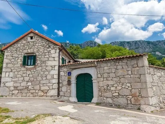 Vintage Holiday Home With Swimming Pool in Grizane