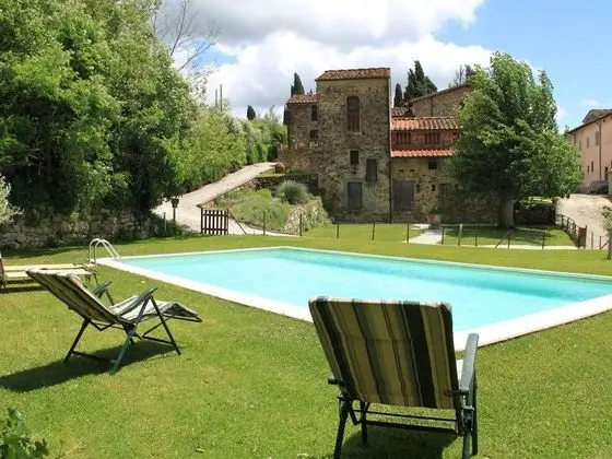 Vintage Holiday Home With Swimming Pool in Montorsoli