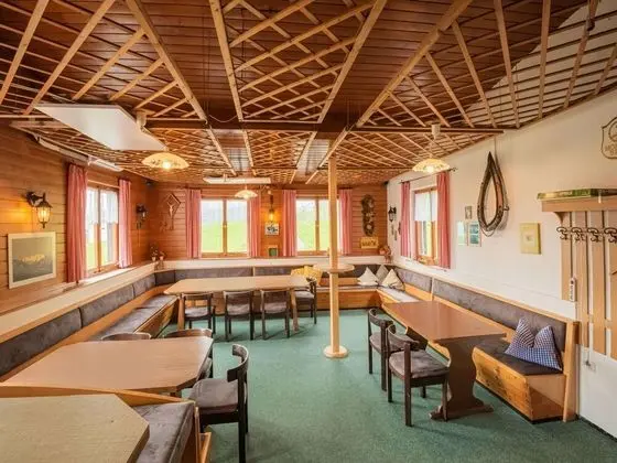 Vintage Holiday Home in Vorarlberg Near Ski Area - Yerinde Yemek