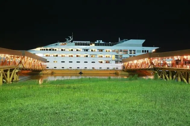 Vintage Luxury Yacht Hotel