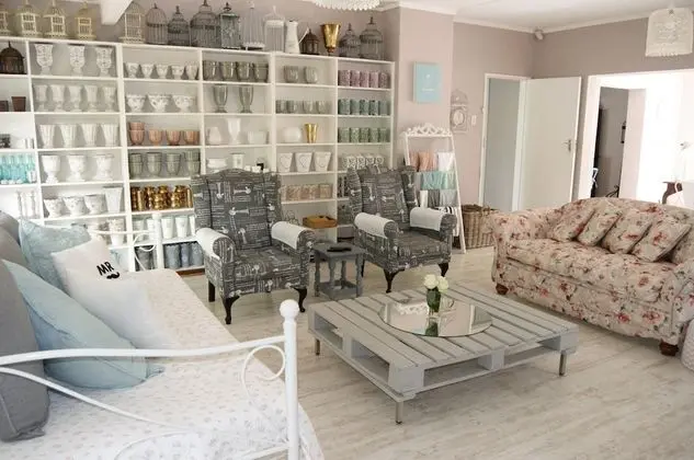 Vintage on Main - İç Mekan