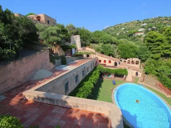 Vintage Mansion in Capo Vaticano With Sea Views - Havuz