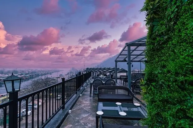 The Vintage Srinagar at Dal Lake