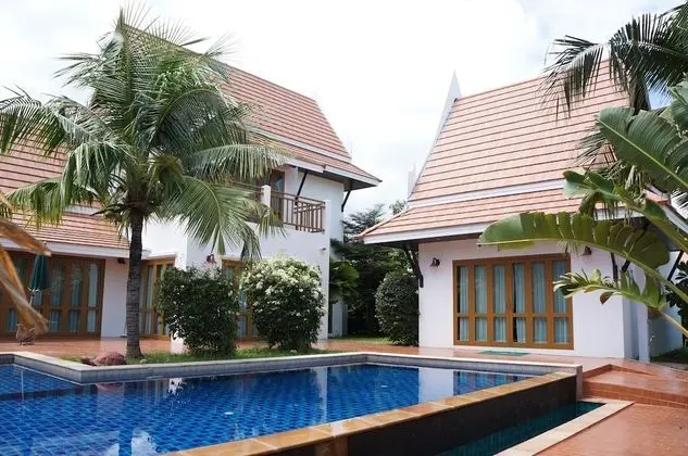 VIP Chain Resort Pool Villa