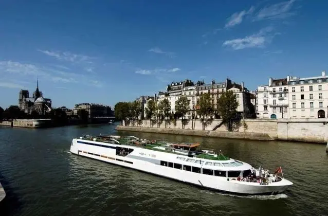 VIP Paris Yacht Hotel