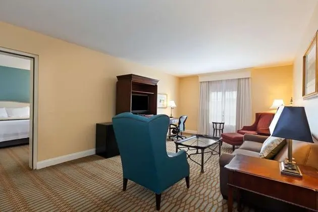 Virginia Crossings Hotel & Conference Center,Tapes