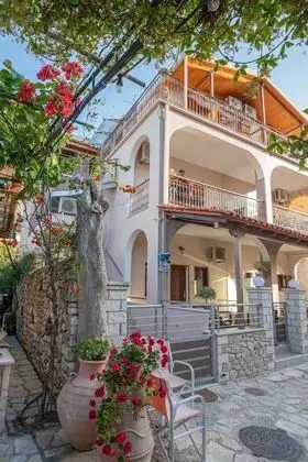 Virvilis Apartments - Dış Mekan
