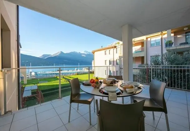 Vista di Maccagno Fantastico Pool