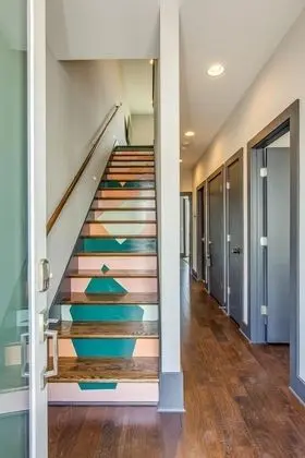 Visually Stunning 2BR 1.5BA Near Downtown ~ Balcony w/ City View - İç Mekan
