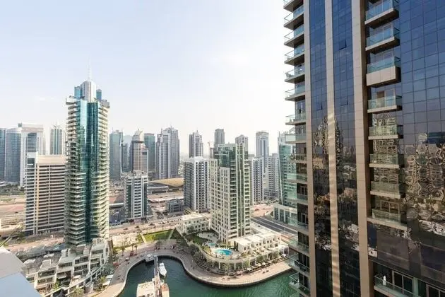 Visually Stunning 2BR in Dubai Marina - Sleeps 5!
