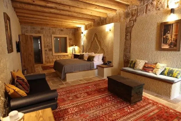 Vita Cave Suites