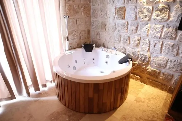 Vita Cave Suites - Oda
