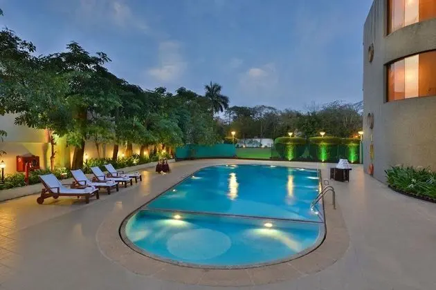 Vivanta Vadodara - Havuz