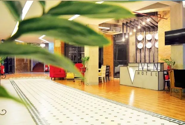 VIVEN HOTEL - Lobi