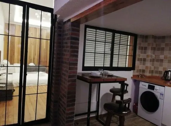 VK House No.9 Jiangsu Road Metro