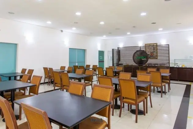 VOA Express Inn Hotel Orquídea - Yerinde Yemek