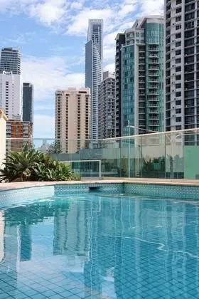 voco Gold Coast, an IHG Hotel - Havuz