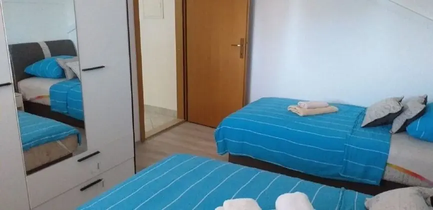 Vojni - With Pool - A2 Jednosobni - Oda