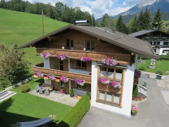 Voluminous Apartment near Ski Slopes in Maria Alm - Dış Mekan