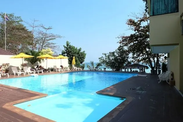Vongdeuan Resort - Havuz