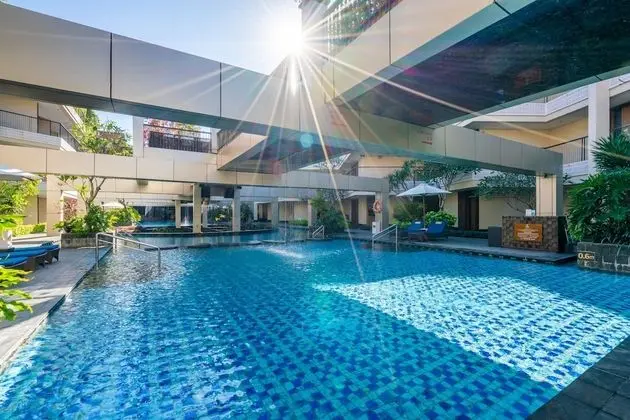 VOUK Hotel & Suites - CHSE Certified - Havuz