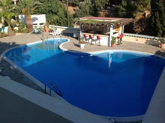 Voula Ilias Studios - Havuz
