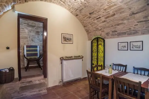 Vouno Village Apartments - Lobi