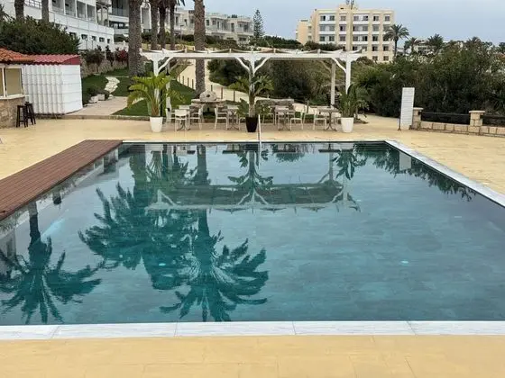 Vrachia Beach Hotel & Suites - Havuz