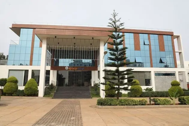 VRR Hotel's And Convention Centre