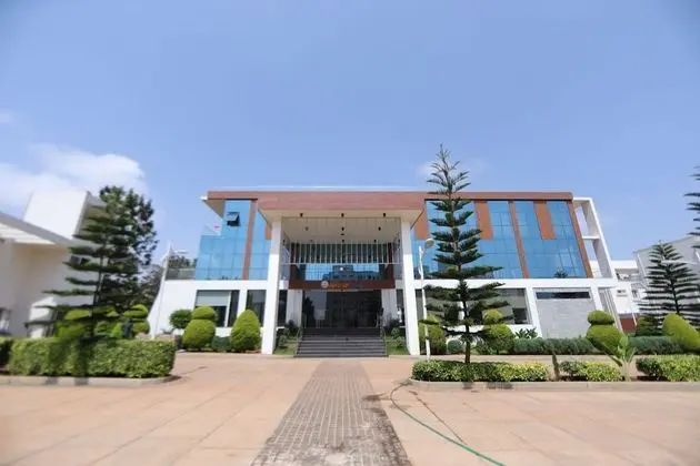VRR Hotel's And Convention Centre - Dış Mekan