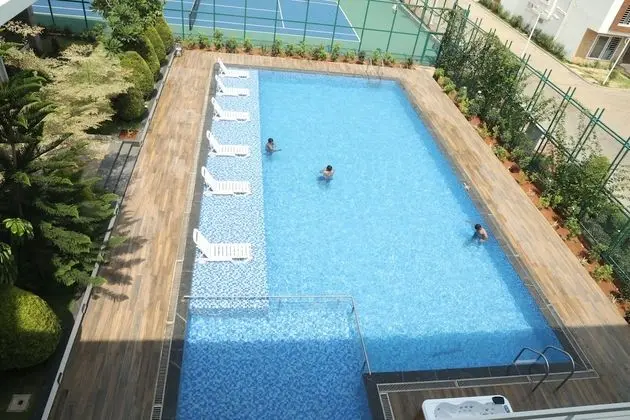 VRR Hotel's And Convention Centre - Havuz
