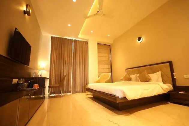 VRR Hotel's And Convention Centre - Oda